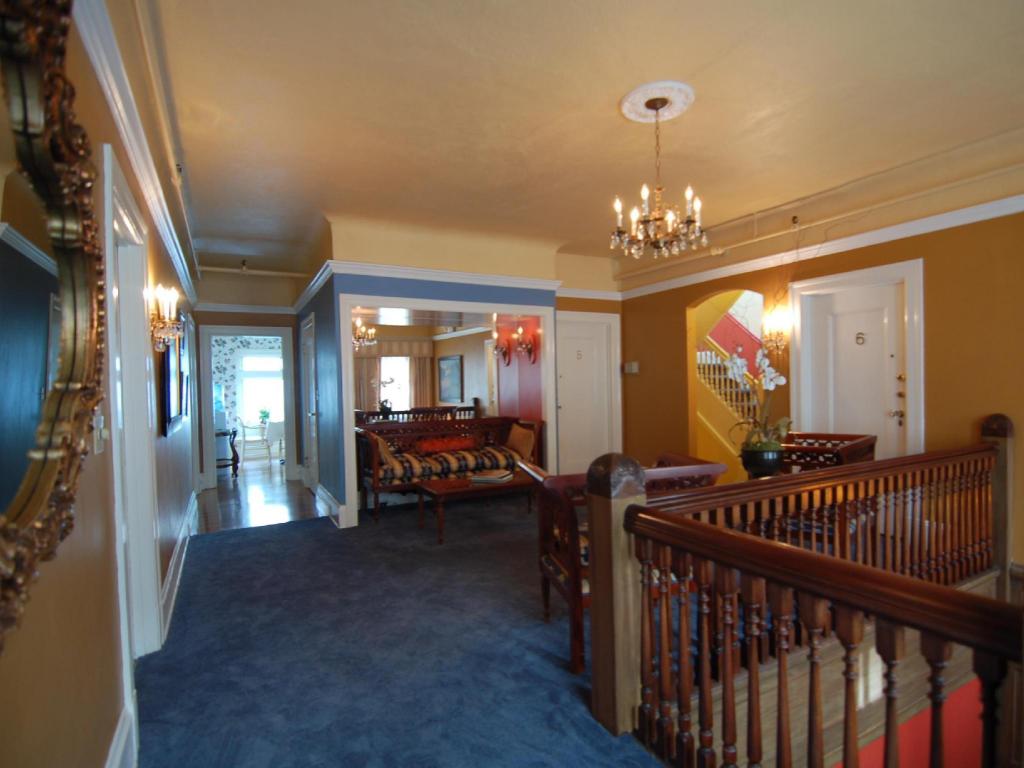 Jackson Court - image 7