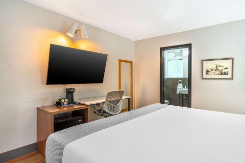 La Luna Inn a C-Two Hotel - image 18