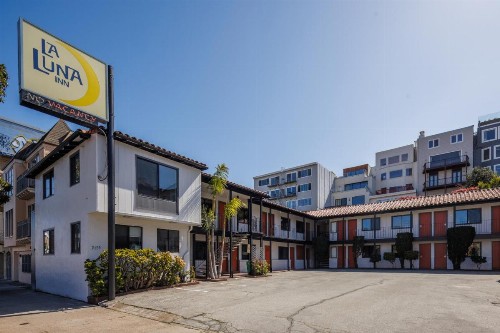 La Luna Inn a C-Two Hotel - image 34