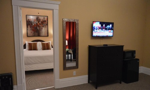 SF Plaza Hotel - image 2