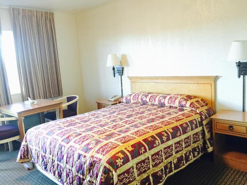 Knights Inn - image 21