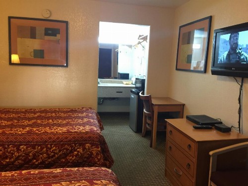 Knights Inn - image 22