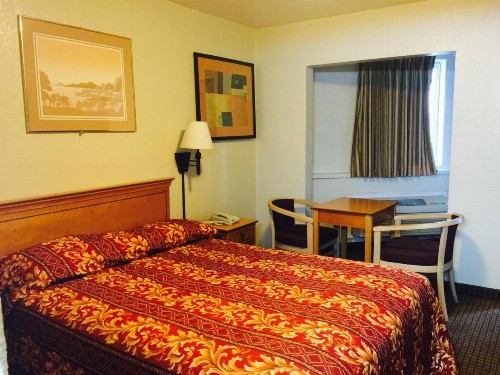 Knights Inn - image 23