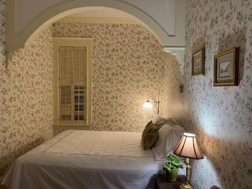 Nob Hill Inn - image 9