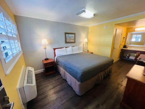 Van Ness Inn - image 11