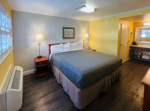 Van Ness Inn - image 19