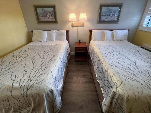 Van Ness Inn - image 25