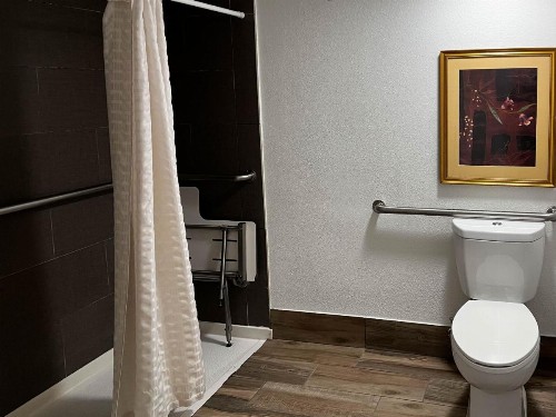 Van Ness Inn - image 35