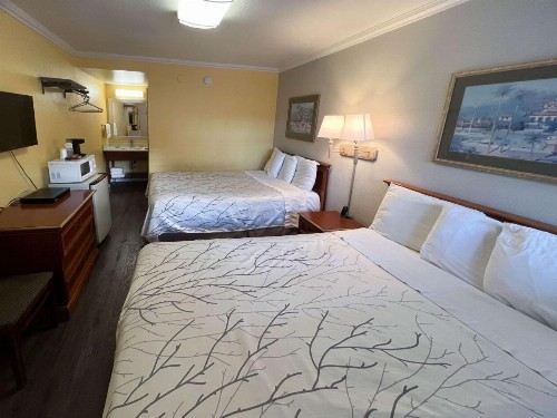 Van Ness Inn - image 5
