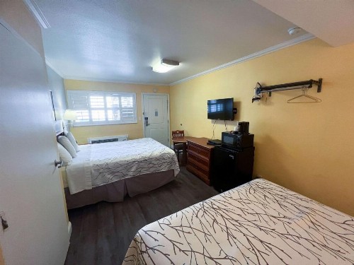 Van Ness Inn - image 6