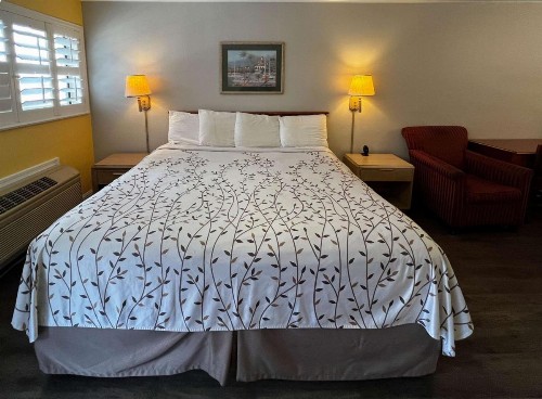 Van Ness Inn - image 7