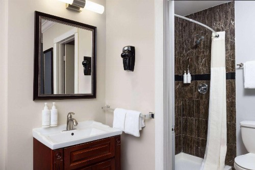 Travelodge by Wyndham by Fisherman's Wharf - image 23