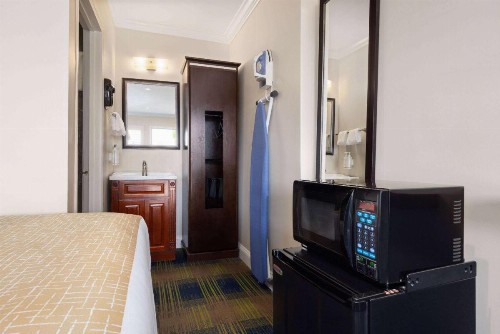 Travelodge by Wyndham by Fisherman's Wharf - image 4