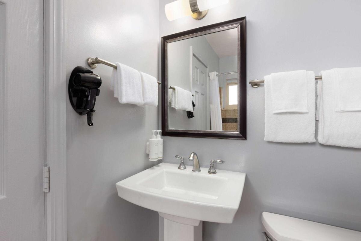 Travelodge by Wyndham by Fisherman's Wharf - image 5