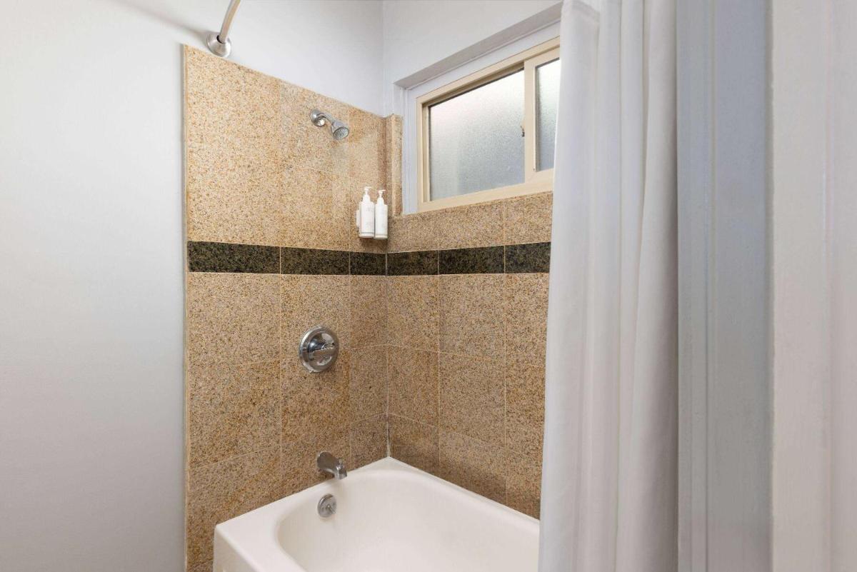 Travelodge by Wyndham by Fisherman's Wharf - image 7