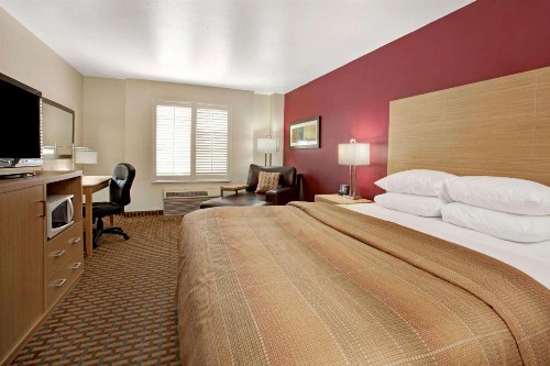 Ramada Limited and Suites San Francisco Airport - image 8