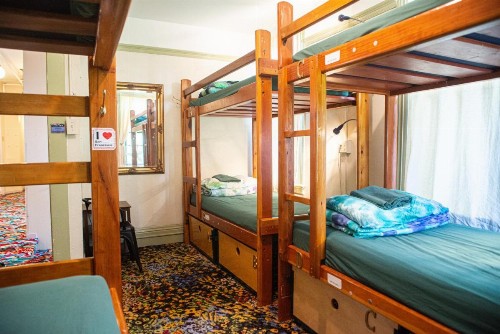 Green Tortoise Hostel - image 10
