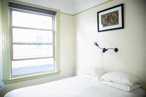 Green Tortoise Hostel - image 15
