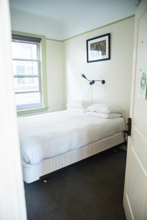 Green Tortoise Hostel - image 16