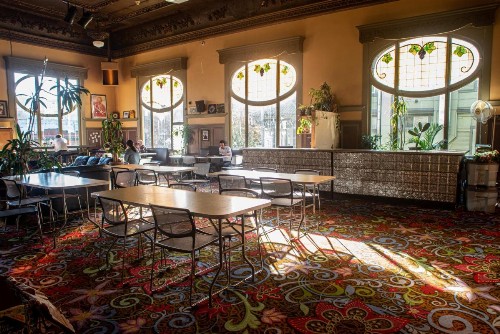 Green Tortoise Hostel - image 3