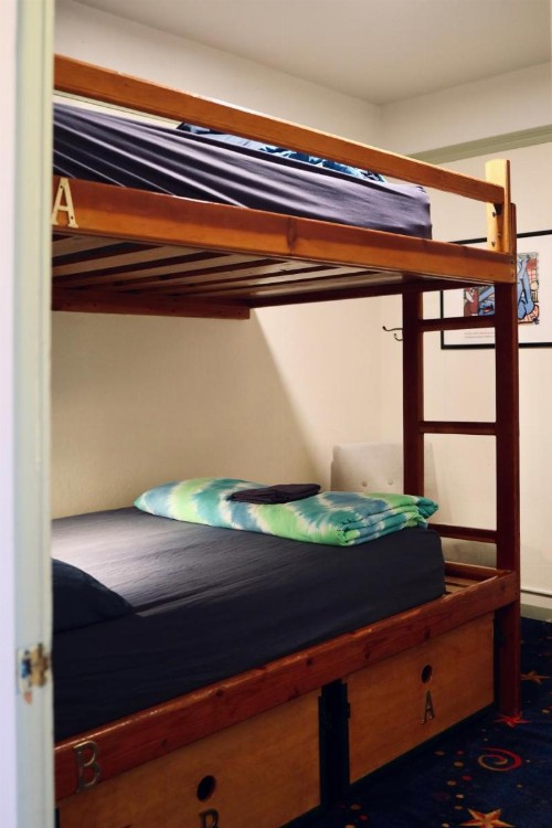 Green Tortoise Hostel - image 4
