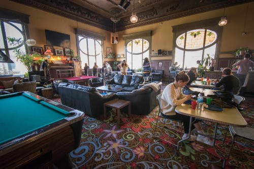 Green Tortoise Hostel - image 9