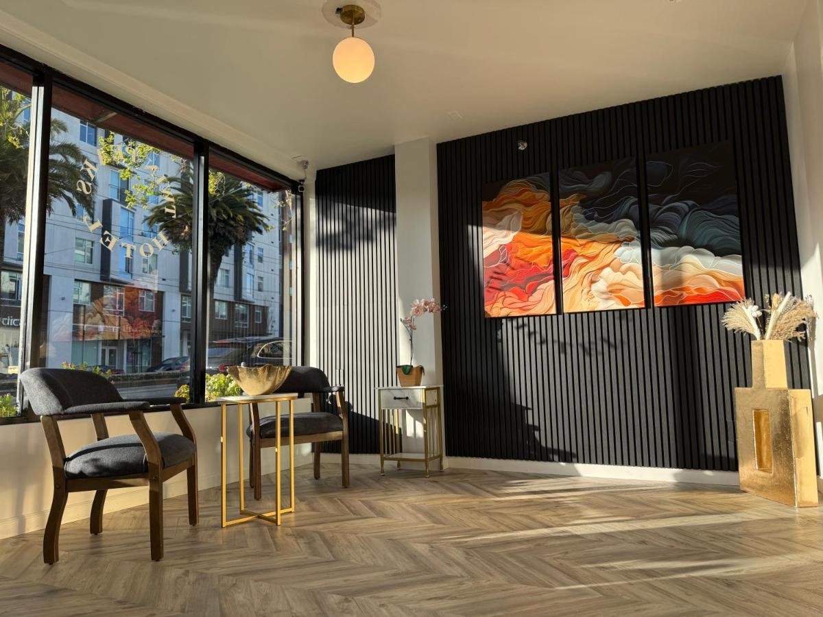 Twin Peaks Hotel - main image