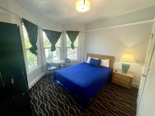 Twin Peaks Hotel - image 11