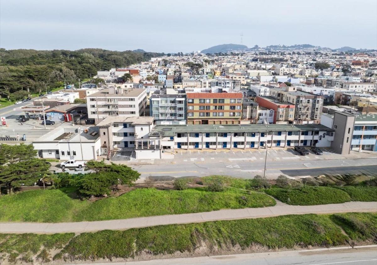 Rodeway Inn & Suites Ocean Beach - main image