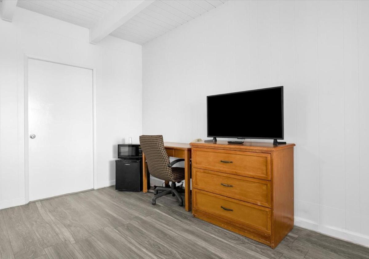 Rodeway Inn & Suites Ocean Beach - image 2