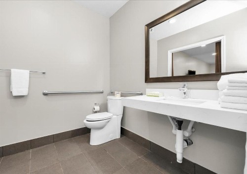 Rodeway Inn & Suites Ocean Beach - image 20