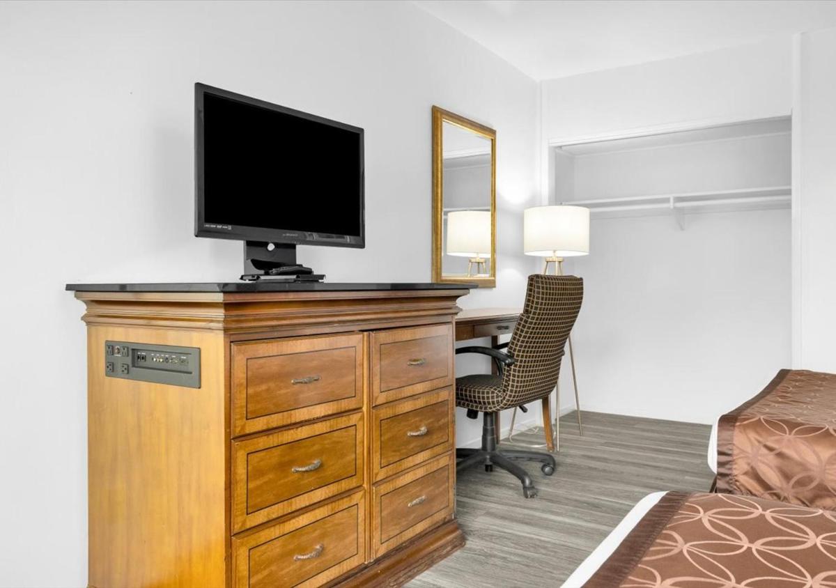 Rodeway Inn & Suites Ocean Beach - image 5