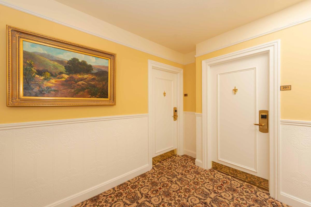 Stanyan Park Hotel - image 2