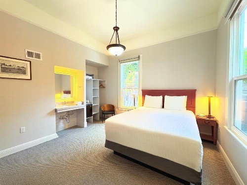 The Grove Inn - image 5