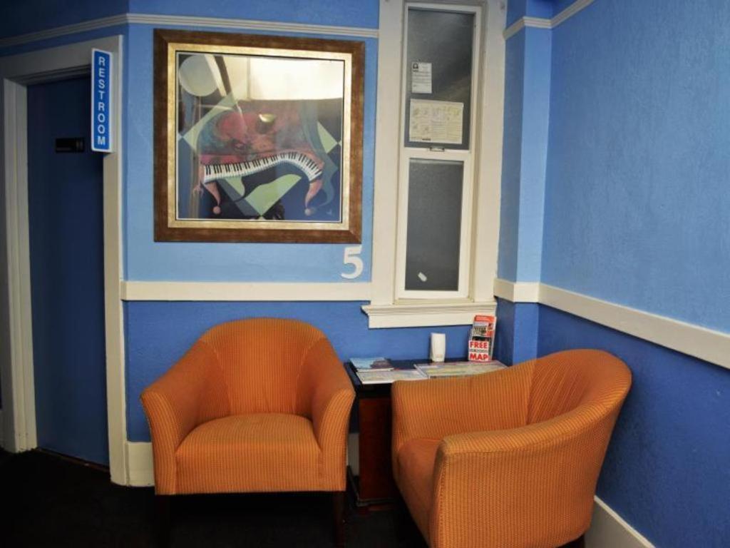 Desmond Hotel - image 3