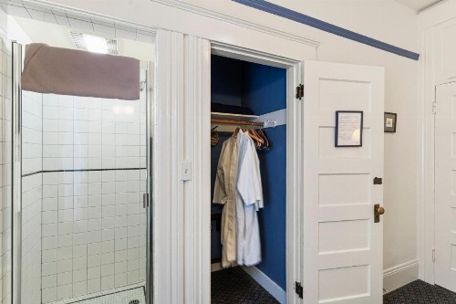 Golden Gate Hotel - image 2