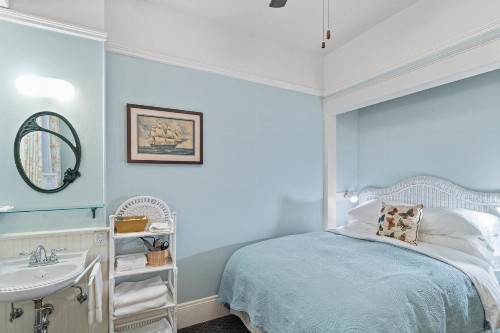 Golden Gate Hotel - image 21
