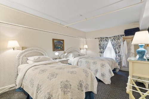 Golden Gate Hotel - image 23