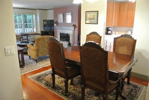 Cow Hollow Inn and Suites - image 20
