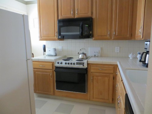 Cow Hollow Inn and Suites - image 22