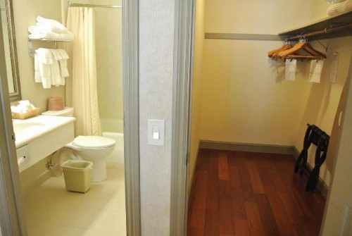 Cow Hollow Inn and Suites - image 26