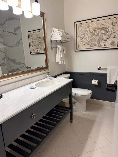 Cow Hollow Inn and Suites - image 29