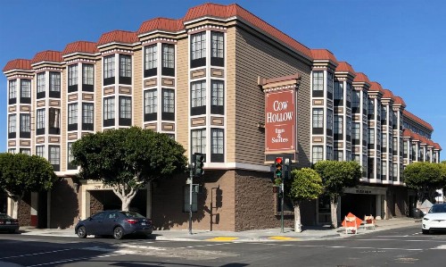Cow Hollow Inn and Suites - image 3