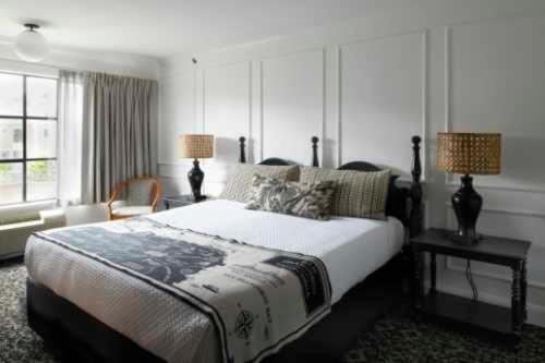 Cow Hollow Inn and Suites - image 33
