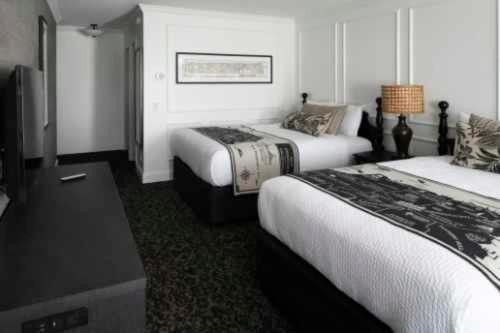 Cow Hollow Inn and Suites - image 36