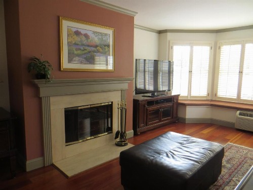 Cow Hollow Inn and Suites - image 6