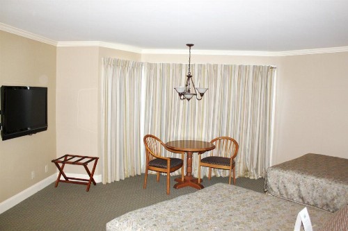 Columbus Inn - image 11