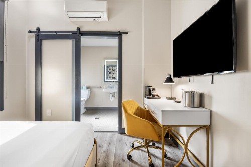 Hotel Epik - image 40