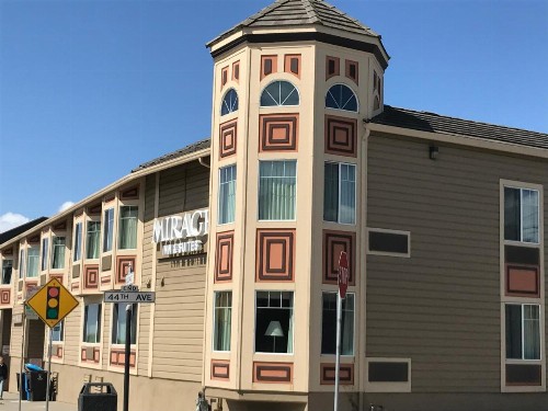 Mirage Inn & Suites - image 15