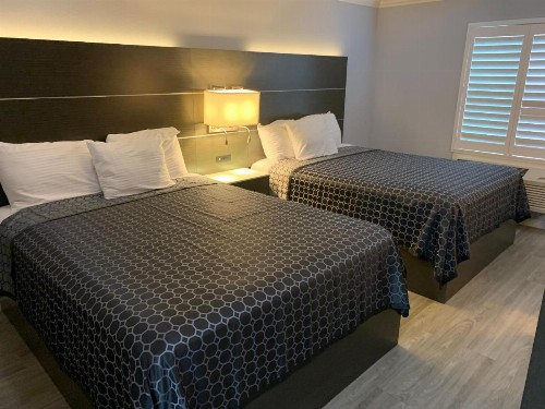 Mirage Inn & Suites - image 27